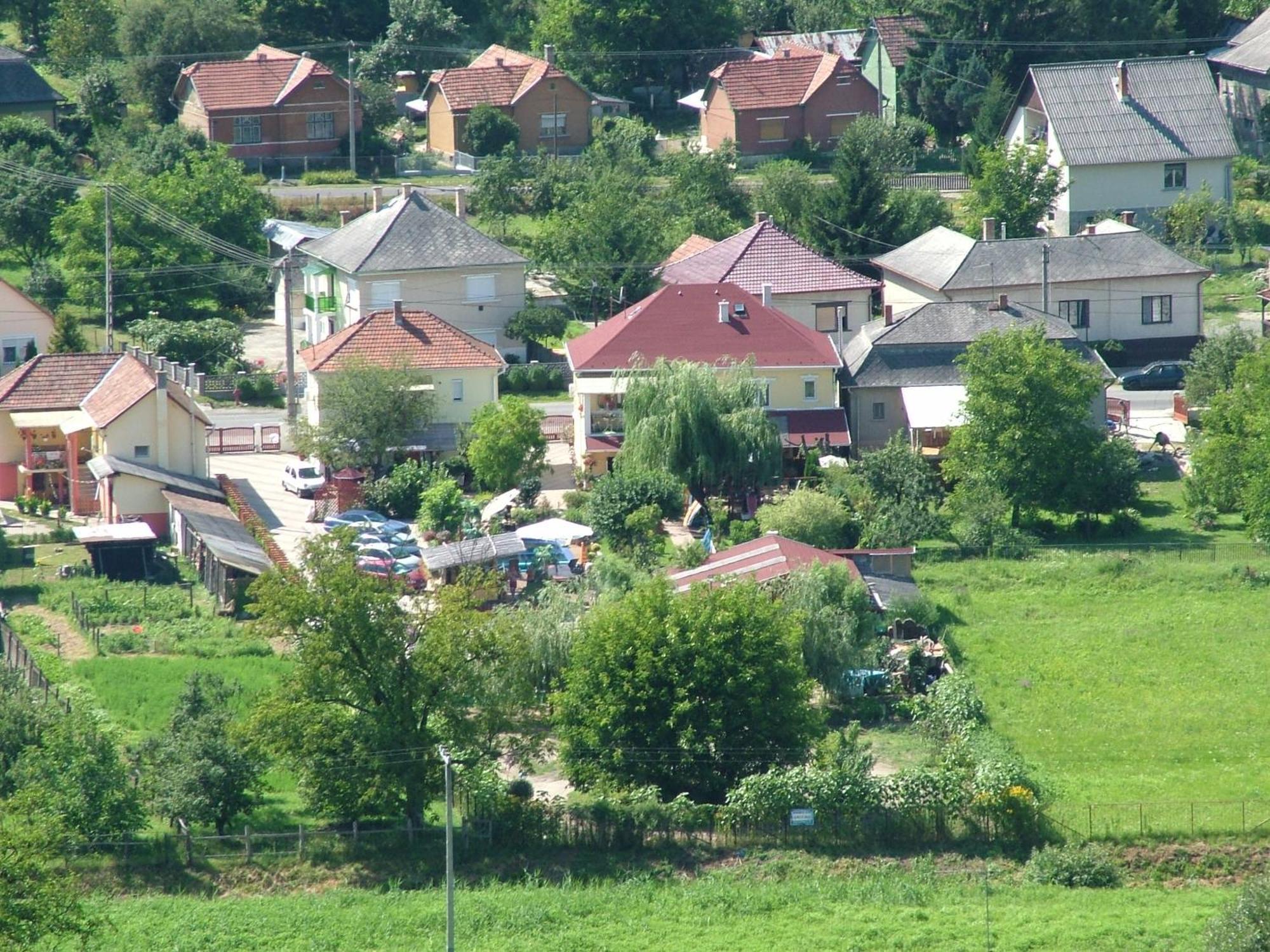 Holiday Vendeghaz Es Szabadidokert Jardanhaza Экстерьер фото