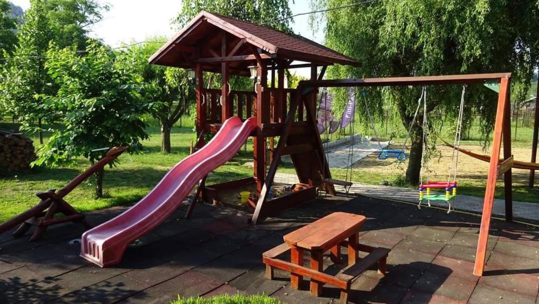 Holiday Vendeghaz Es Szabadidokert Jardanhaza Экстерьер фото